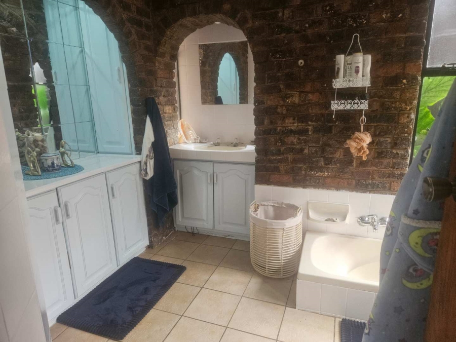 5 Bedroom Property for Sale in Royldene Northern Cape